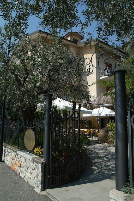La Foresta Monteisola Monte Isola Bagian luar foto