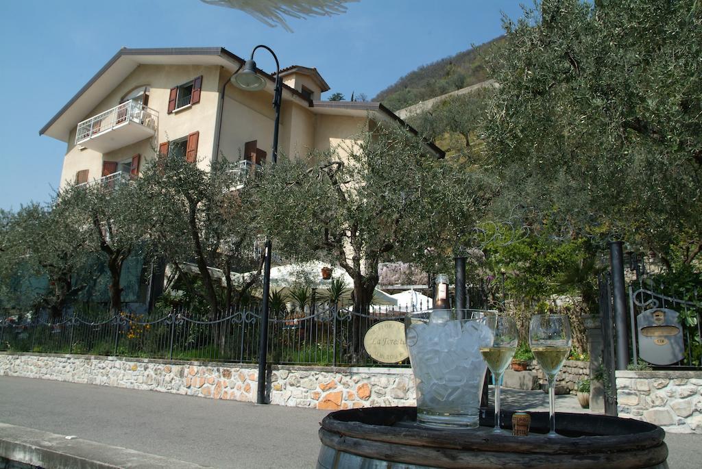 La Foresta Monteisola Monte Isola Bagian luar foto